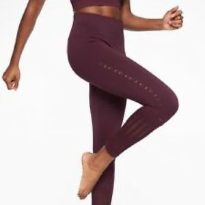 Athleta “Halasana” 7/8 seamless macramé legging